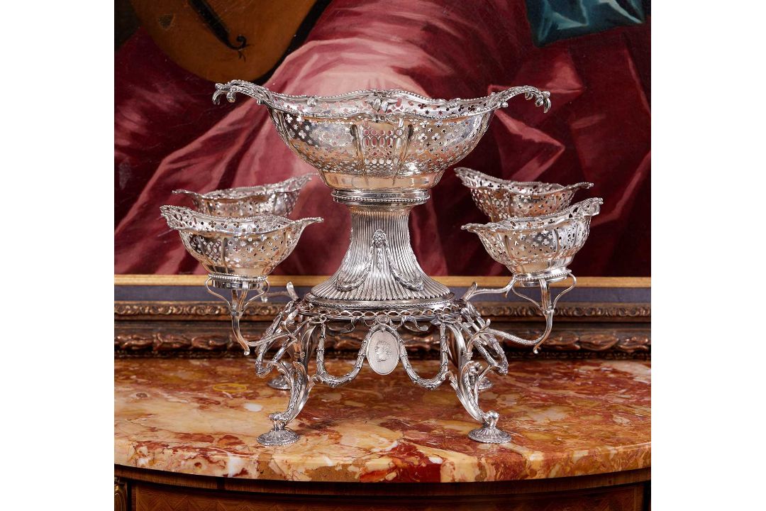 A FINE GEORGE III STERLING SILVER ADAM STYLE EPERGNE, LONDON, 1775 BY JAMES YOUNG - Image 1 of 4