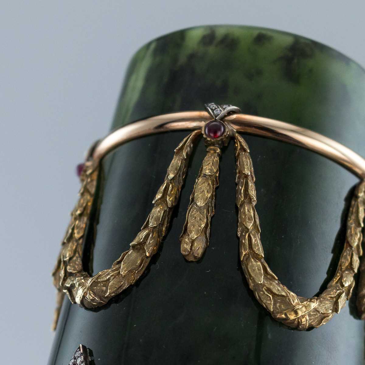 A PAIR 14K GOLD, NEPHRITE, DIAMOND AND RUBY ENCRUSTED VASES IN THE STYLE OF FABERGE - Image 10 of 28