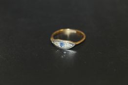 AN 18CT AND PLAT SAPPHIRE AND DIAMOND RING, APPROX WEIGHT 2.1 G