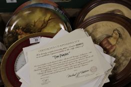 A TRAY OF ASSORTED COLLECTORS PLATES