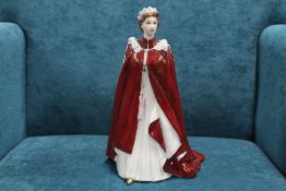 A ROYAL WORCESTER FIGURINE 'IN CELEBRATION OF THE QUEENS 80TH BIRTHDAY 2006'