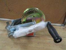 ***A DOUBLE GEAR STRAP WINCH**