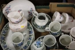 A TRAY OF CERAMICS TO INCLUDE MIDWINTER EXAMPLES