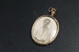 A VICTORIAN DOUBLE SIDED LOCKET