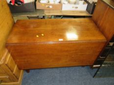 AN ANTIQUE MAHOGANY DROPLEAF TABLE
