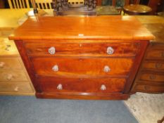 A LARGE VICTORIAN MAHOGANY THREE DRAWER CHEST WITH GLASS HANDLES W-114 CM
