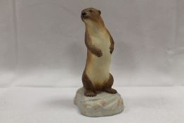 AN AYNSLEY MODEL OF AN OTTER