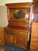 AN EARLY 20TH CENTURY MAHOGANY MIRRORBACKED SIDEBOARD W-107 CM