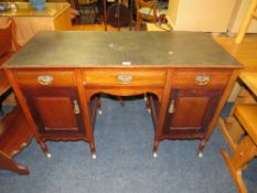 AN EDWARDIAN MAHOGANY TWIN PEDESTAL WITH LATER TOP W-120 CM