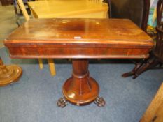 A GEORGIAN ROSEWOOD FOLD-OVER CARD TABLE ON CIRCULAR BASE AND PAW FEET S/D W-90 CM