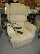 A MODERN UPHOLSTERED ELECTRIC RISE/RECLINE ARMCHAIR - HOUSE CLEARANCE