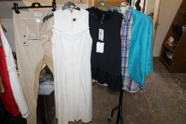A SELECTION OF LADIES CLOTHING TO INCLUDE JACKET, JODHPUR STYLE TROUSERS ETC (5)