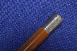 MALACCA WALKING CANE, WITH CHINESE WHITE METAL CAP CARRYING THE MARKING FOR WANG HING