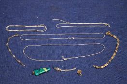 A QUANTITY OF SILVER AND WHITE METAL JEWELLERY TO INCLUDE SNAKE TYPE CHAINS