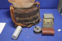 A QUANTITY OF VINTAGE FISHING TACKLE TO INCLUDE REELS