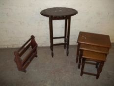 THREE ITEMS TO INCLUDE AN OAK NEST OF 3 TABLES AN EDWARDIAN SIDE TABLE AND A MAGAZINE RACK