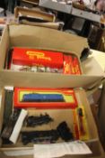 A COLLECTION OF HORNBY AND TRIANG TO INCLUDE CARRIAGES, ROLLING STOCK ETC