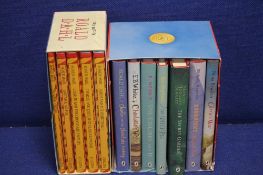 A BOXED SET OF CHILDREN'S BOOKS TOGETHER WITH A BOX OF ROAL DAHL SET