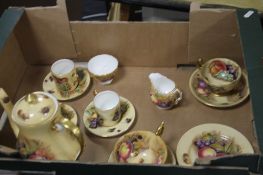 A TRAY OF AYNSLEY ORCHARD GOLD (TRAY NOT INCLUDED)