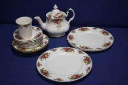A SMALL COLLECTION OF ROYAL ALBERT OLD COUNTRY ROSES TEA AND DINNERWARE