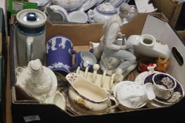 A TRAY OF ASSORTED CERAMICS TO INCLUDE A LURPAK TOAST RACK (TRAY NOT INCLUDED)