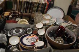 FOUR TRAYS OF ASSORTED CERAMICS AND GLASSWARE (TRAYS NOT INCLUDED)