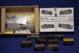 A COLLECTION OF RAILWAY ITEMS TO INCLUDE ROLLING STOCK PART BUILT MODEL KIT ETC