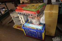 A COLLECTION OF VINTAGE TOYS AND GAMES T INCLUDE CLUEDO