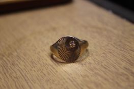 A GENTS 9CT GOLD CYGNET RING