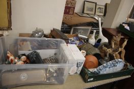 FOUR TRAYS OF ASSORTED CERAMICS AND SUNDRIES TO INCLUDE A PAIR OF BRASS POTS (TRAYS NOT INCLUDED)