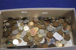 A BOX OF ASSORTED COINS TO INCLUDE BRITISH AND WORLD