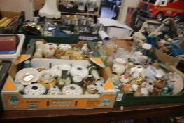 FOUR TRAYS OF ASSORTED CERAMICS AND GLASSWARE (TRAYS NOT INCLUDED)