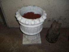 A TERRACOTTA 2 PIECE GARDEN URN AND A CONCRETE CAT STATUE