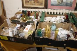 FOUR TRAYS OF ASSORTED CERAMICS AND GLASSWARE (TRAYS NOT INCLUDED)