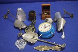 A BOX OF COLLECTABLES TO INCLUDE BOOT STRETCHERS, A.A BADGE ETC