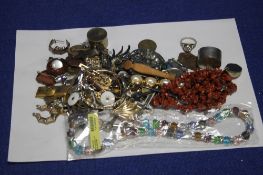 A QUANTITY OF ASSORTED COSTUME JEWELLERY