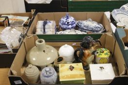 TWO TRAYS OF ASSORTED CERAMICS TO INCLUDE BLUE AND WHITE (TRAYS NOT INCLUDED)