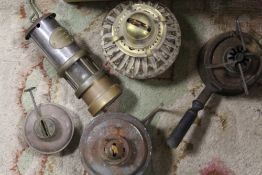 A TRAY OF ASSORTED OIL LAMP PARTS TOGETHER WITH A HEATON COAL & MINING Co MINERS LAMP