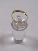 A MIS-SHAPEN 22CT GOLD WEDDING BAND, APPROX 1.3g