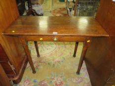 A VINTAGE OAK SINGLE DRAWER SIDE TABLE W CM