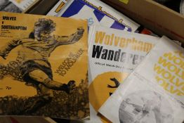 A LARGE COLLECTION OF WOLVERHAMPTON WANDERERS 'WOLVES' EPHEMERA AND COLLECTABLES TO INCLUDE