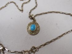 A 9KT BOX CHAIN WITH A GREEK KEY YELLOW METAL PENDANT MARKED 585, OVERALL WEIGHT APPROX 3.4 g