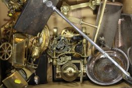 A TRAY OF ASSORTED BRASS AND METAL WARE TO INCLUDE HORSE AND CART FIGURES ETC