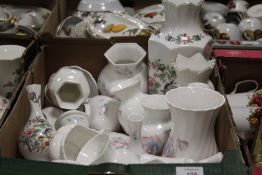 A TRAY OF ASSORTED AYNSLEY CERAMICS TO INCLUDE PEMBROKE & SWEETHEART PATTERN VASES ETC.