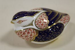 A ROYAL CROWN DERBY IMARI BIRD PAPERWEIGHT WITH GOLD STOPPER