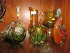 A SELECTION OF STUDIO GLASSWARE TO INC A MURANO TYPE COCKEREL DISH (6)