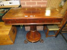 A GEORGIAN ROSEWOOD FOLD-OVER CARD TABLE ON CIRCULAR BASE AND PAW FEET S/D W-90 CM