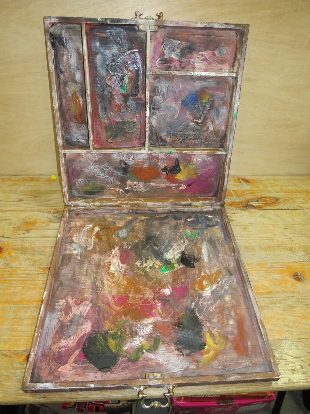 A PAINTED BOX WITH ABSTRACT COMPOSITION - Image 3 of 4