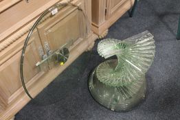 A MODERN GLASS OCCASIONAL TABLE - DIA 59 CM