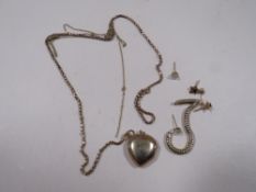 A COLLECTION OF YELLOW METAL AND GOLD BROKEN JEWELLERY ITEMS, APPROX OVERALL WEIGHT 13g